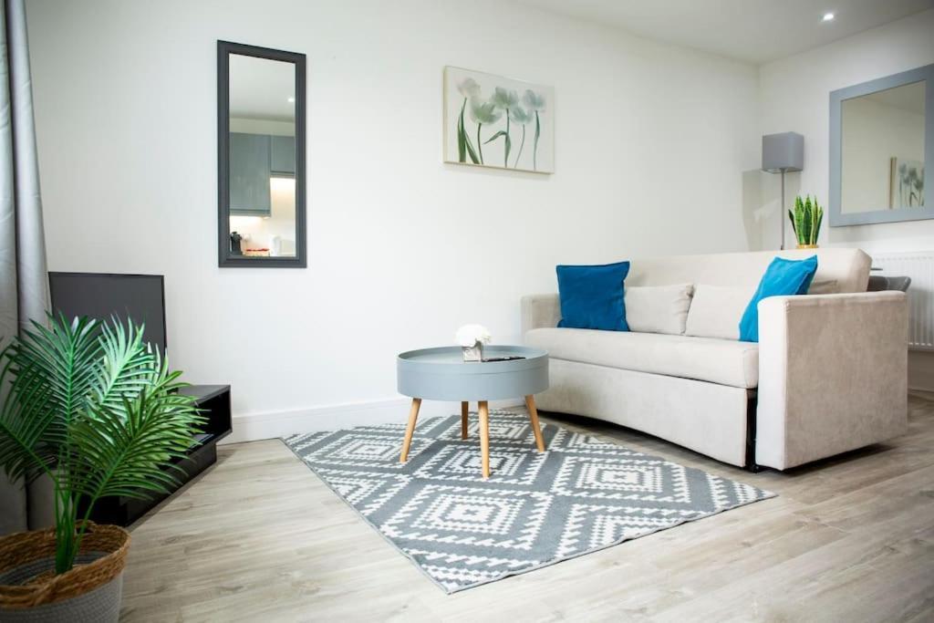 Bridge House Apartments - Free Parking Shottery Exterior foto